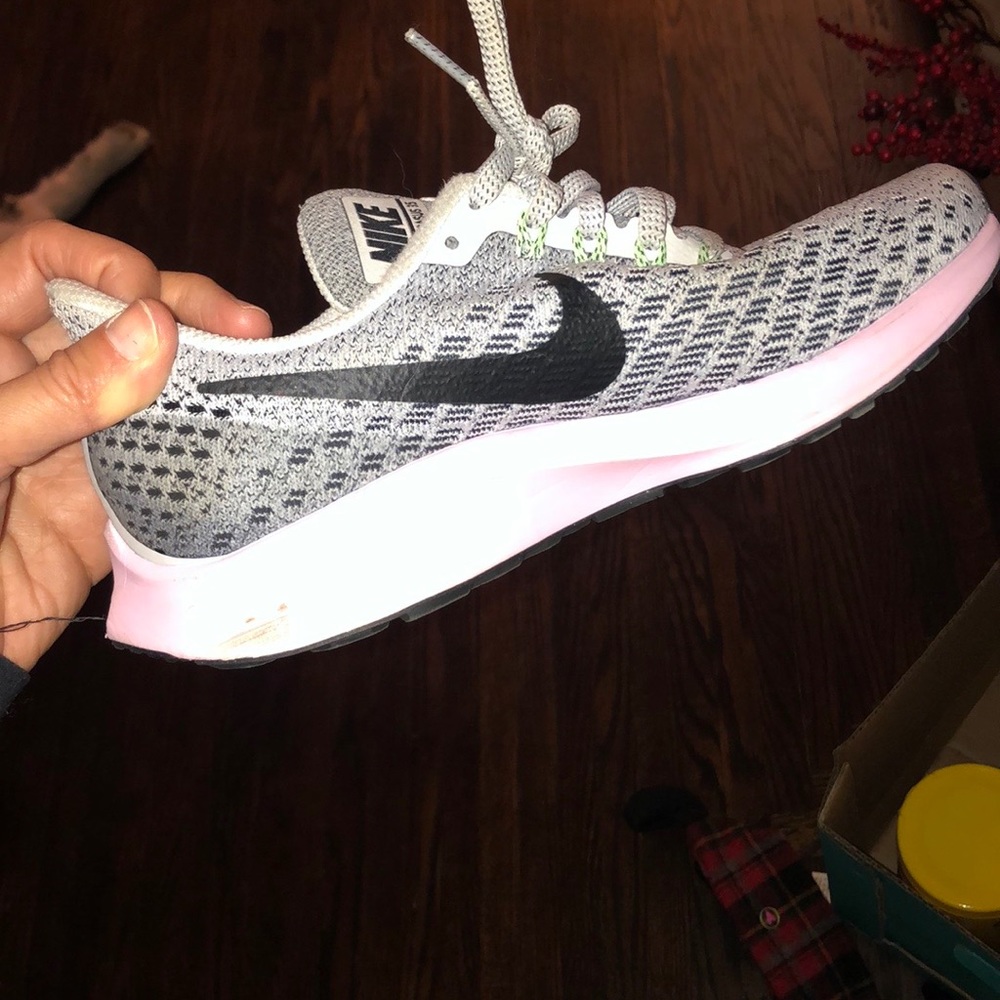 Nike woman’s Pegasus running sneaker